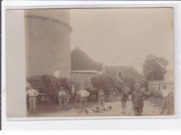 DEAUVILLE (environs ?) : Lot De 2 Cartes Photo - Intérieur De Ferme - Attelage - Très Bon état - Deauville