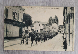 Frankreich : Deutsche Soldaten Marschieren Durch Die Stadt (7. Armee) - Guerra 1914-18