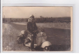 MOTO : Photo Format Cpa D'un Homme Sur Son Scooter Au Vietnam - Très Bon état - Motorräder