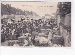 COURTENAY - La Place Le Jour Du Marché - Très Bon état - Courtenay