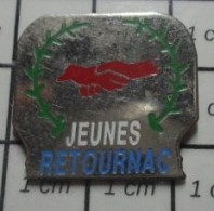 3417 Pin's Pins / Beau Et Rare / VILLES / JEUNES RETOURNAC POIGNEE DE MAINS ROUGES - Animals