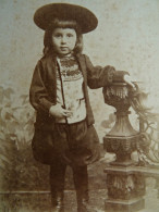Photo Cdv Lund Hansen, Copenhague - Xavier Lacombe De La Tour à 3 Ans (fis D'ernest) En Costume De Breton Vers 1891 L679 - Alte (vor 1900)