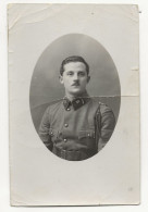 CARTE  PHOTO   MILITAIRE  AVEC  NO  25  SUR  LE  COL    + AVEC FOURAGERE - Regiments