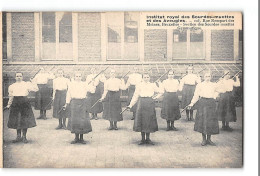 CPA Belgique Bruxelles Institut Royal Des Sourdes Et Muettes Et Des Aveugles La Gymnastique - Onderwijs, Scholen En Universiteiten