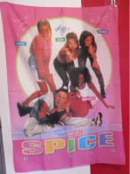 SPICE GIRLS Drapeau 100 % Polyester Format Environ 90 Cm X 140 Cm - Autres & Non Classés