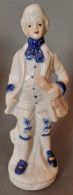 1 Figurine  En Porcelaine Vitrifiée Blanche Et Bleue Avec Dorure, Style Victorien. Personnage Violoniste.  Hauteur 15,5c - Otros & Sin Clasificación
