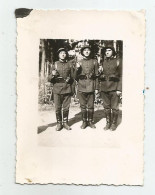 Soldiers With Helmets For Foto  Mn267-39 - Personnes Anonymes
