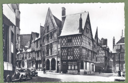 CPA - CHER - BOURGES - HÔTEL PELLEVOISIN - BELLES MAISONS A PANS DE BOIS - Automobiles - Bourges