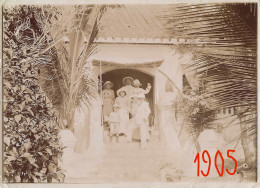 Photo Originale CHINE CHINA 1905 Famille De Pongerville Devant Leur Maison - Asien