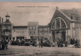 Thénezay : La Place Du Marché - Thenezay