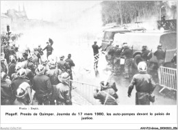 AHVP13-1142 - GREVE - Plogoff - Procès De Quimper - 17 Mars 1980 - Les Auto-pompes Devant Le Palais De Justice  - Sciopero