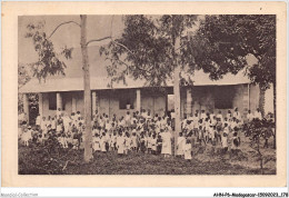 AHNP6-0715 - AFRIQUE - MADAGASCAR - L'école De Tamatave  - Madagaskar