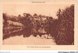 AHNP5-0613 - AFRIQUE - MADAGASCAR - Un Pont Sur La Maromby - Madagaskar