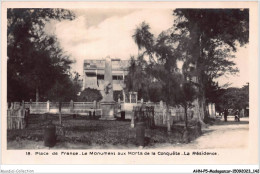 AHNP5-0575 - AFRIQUE - MADAGASCAR - Place De France - Le Monument Aux Morts De Le Conquête - La Résidence - Madagaskar