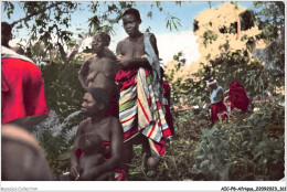 AICP8-AFRIQUE-0935 - AFRICOLOR - En Forêt équatoriale FEMME SEINS NUS - Unclassified