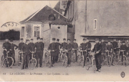 72. LA FLECHE . La Prylanée . Les Cyclistes . Animée - La Fleche