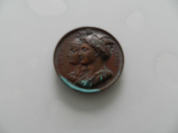 Médaille  Bronze Ou  Cuivre    Rome    Paris   Diamétre  4 Cm  Poids  40 Grammes - Andere & Zonder Classificatie