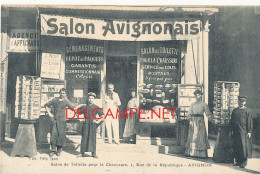 84 // AVIGNON   Salon De Toilette Pour La Chaussure - 1 RUE DE LA REPUBLIQUE / DEMENAGEMENTS / CARTES POSTALES - Avignon