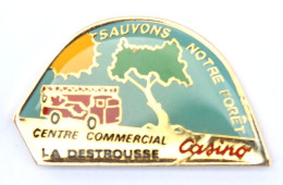 Pin's Centre Commercial CASINO LA DESTROUSSE - Sauvons La Forêt - Camion Pompier - Arbre - GD - N207 - Trademarks