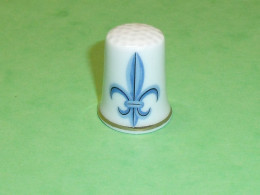 TB110B / Dé /Dés à Coudre / Autres Divers : Fleur De Lys - Thimbles