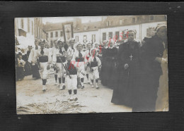 RELIGION FÊTE RELIGIEUSE CARTE PHOTO CURÉ SOUERS FANFARE PERSONNAGES CACHET QUIMPER POUR BÉNODET FINISTÉRE BRETAGNE : - People