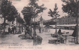 FONTAINEBLEAU-place Centrale,le Marché - Fontainebleau