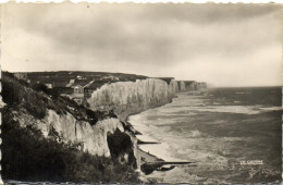 AULT - VUE PRISE DES FALAISES D'AMONT - Ault