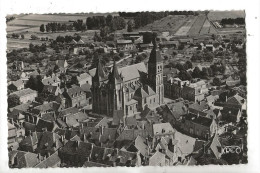 Levroux (36) : Vue Aérienne Générale Au Niveau Du Quartier De L'Eglise Saint-Sylvain En 1955 PF. - Autres & Non Classés