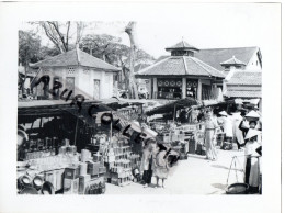 INDOCHINE/ VIETNAM . 1950 . HUE .  SCENE DE MARCHE - Asie