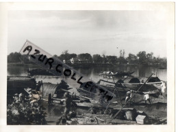 INDOCHINE/ VIETNAM . 1950 . HUE .  SAMPANS SUR LA RIVIERE DES PARFUMS - Asien