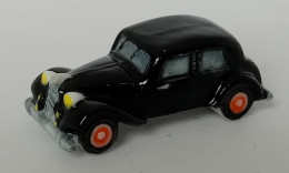 FEVE - FEVES -   "CITROEN 2000"  -  UNE JOLIE VOITURE TRACTION AVANT NOIRE ET ROUGE - Altri & Non Classificati