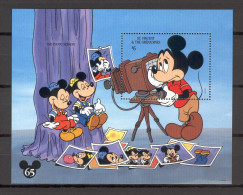 Disney St Vincent Gr 1994 Mickey - The Photo Session MS MNH - Disney