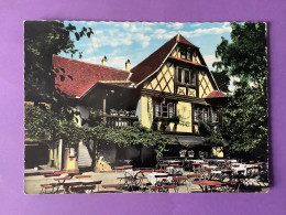 67     CPSM  STASBOURG   Maison Alsacienne  « Burehiesel »   Terrasse….     Très Bon état - Strasbourg