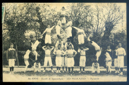 Cpa Du 56 Sainte Anne D' Auray -- Société De Gymnastique -- Les Nicolazics -- Pyramide  STEP128 - Sainte Anne D'Auray