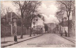 CPA DE ESSONNES  (ESSONNE)  LA ROUTE DE FONTAINEBLEAU (VERS PARIS) - Essonnes