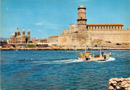 13 - Marseille - Le Fort Saint Jean - La Cathédrale - Zonder Classificatie