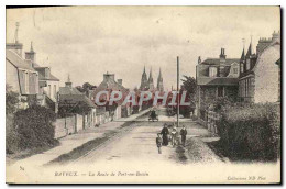 CPA Bayeux La Route De Port En Bessin - Bayeux