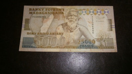 MADAGASCAR 25.000 FRANCS - Madagaskar