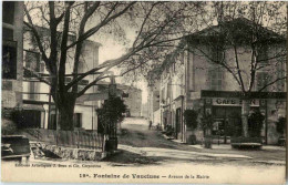 Fontaine De Vaucluse - Avenue De La Mairie - Autres & Non Classés