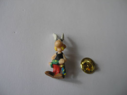 Astérix Pin's En Plastique En Relief - Cómics