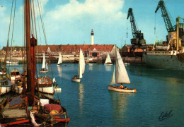 Calais - Le Bassin Des Yachts - Bateaux Grue Port - Calais