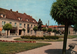 Brienne Le Château - Place De La République Statue Du Maréchal Valée - Other & Unclassified