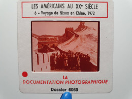 Photo Diapo Diapositive Slide Les Américains Au XXème Siècle N°6 Voyage De NIXON Sur La Grande MURAILLE De CHINE En 1972 - Dias