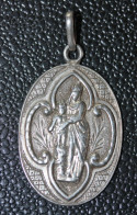 Très Beau Pendentif Médaille Religieuse Argent 800 "Vierge à L'Enfant - 1910" Religious Medal - Godsdienst & Esoterisme