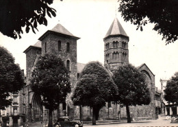 Mauriac - Place Et Basilique Notre Dame Des Miracles - Automobile Voiture CITROËN Traction - Mauriac