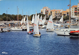 83-HYERES PORT-N°3774-B/0087 - Hyeres