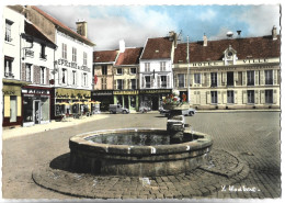 LA FERTE GAUCHER - L'Hôtel De Ville Sur La Place Du Général De Gaulle - La Ferte Gaucher