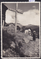 Verbier (Valais) - Une Femme Monte Au Village (15'271) - Verbier