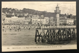 CPA TROUVILLE 14 La Plage Et Le Casino, Vue Prise De La Jetée De Deauville - Trouville