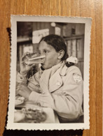 19016 A.  Fotografia D'epoca Bambina Su Giubbotto Parsenn Davos Aa "50 - 9x6,5 - Personas Anónimos